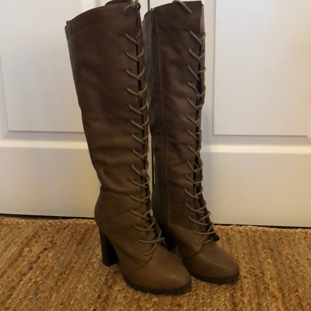VENUS Lace Up Boots